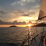 Bed And Boat Holiday *