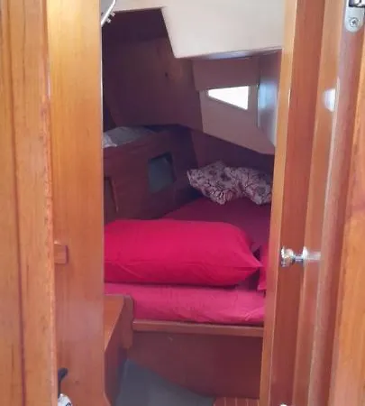 Bed And Boat Holiday 船上ホテル