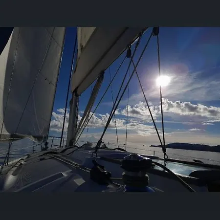 Bed And Boat Holiday 船上ホテル