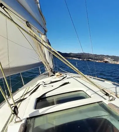 Bed And Boat Holiday 船上ホテル *