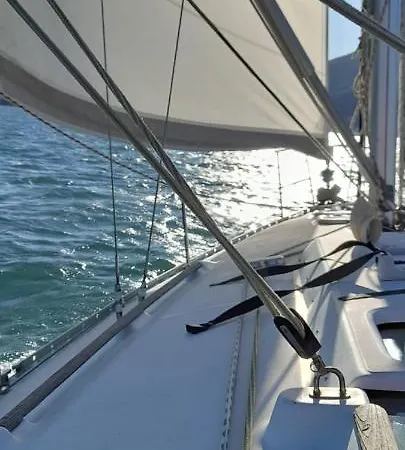 Bed And Boat Holiday 船上ホテル