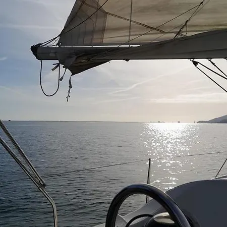 船上ホテル Bed And Boat Holiday
