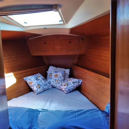 Bed And Boat Holiday 船上ホテル