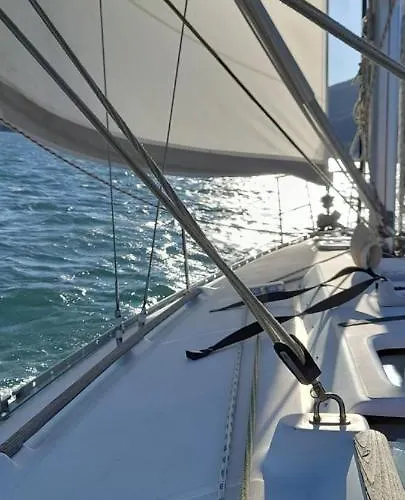 Bed And Boat Holiday Hotel en barco