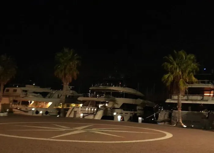 Bed And Boat Holiday