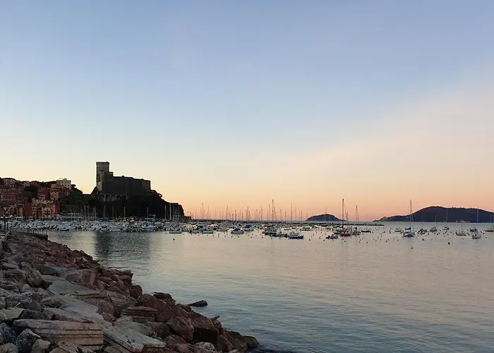 Bed And Boat Holiday *